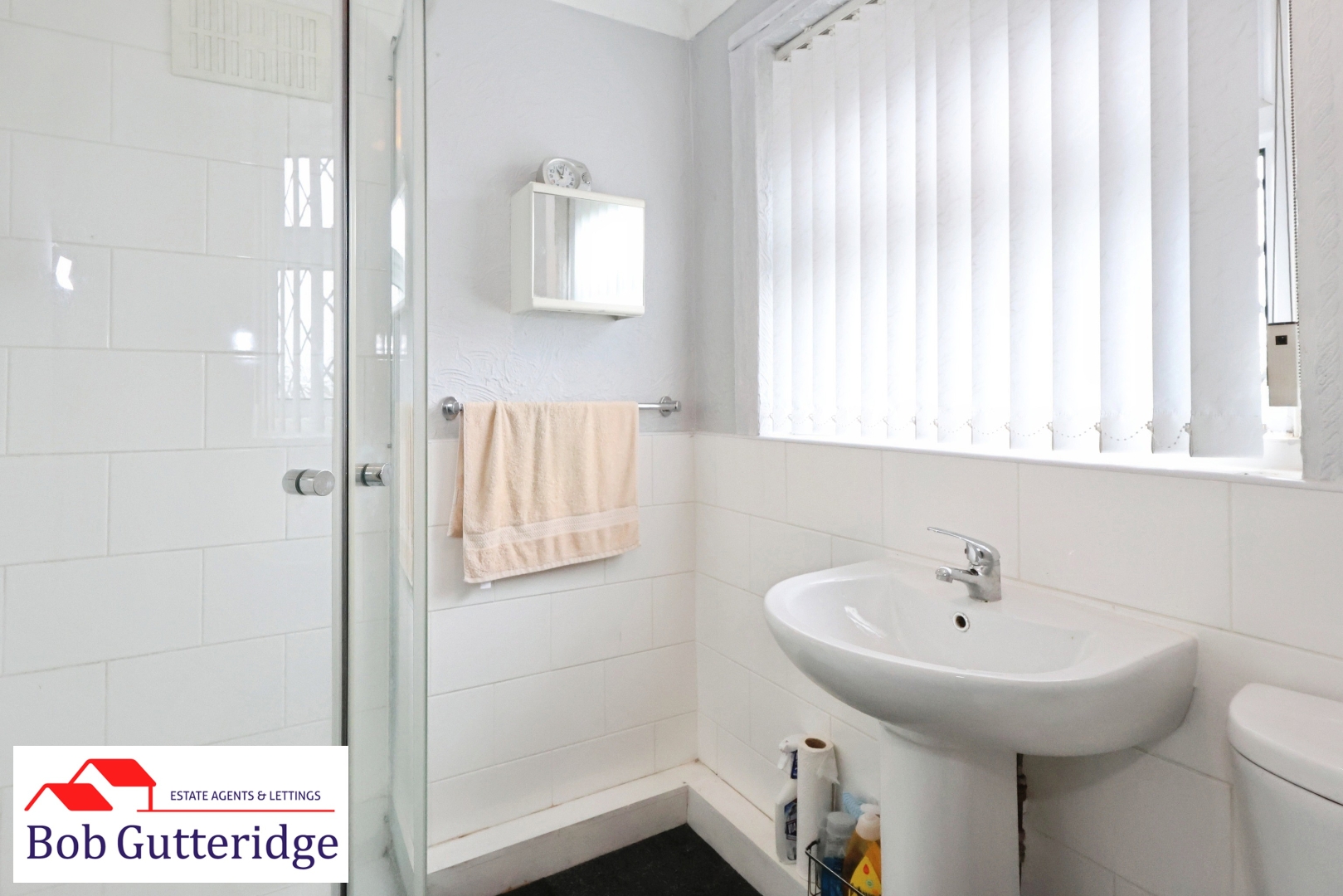 FIRST FLOOR SHOWER ROOM